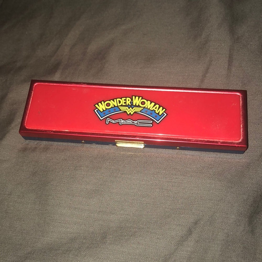 MAC Wonder Woman Eyeshadow Palette *RARE*